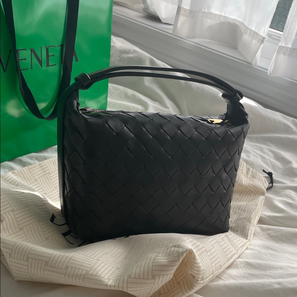BRAND NEW Bottega Veneta Wallace Bag Fondant